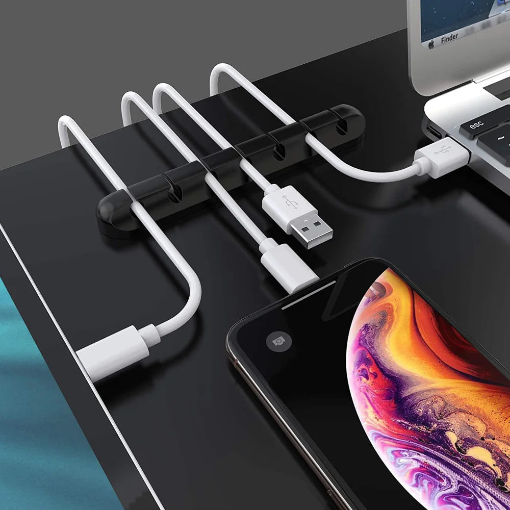 Clips adhesivos para sujetar cables. Organizador de cables para el escritorio: cables de carga USB, cables de alimentación de mesita de noche y cables de ratón.