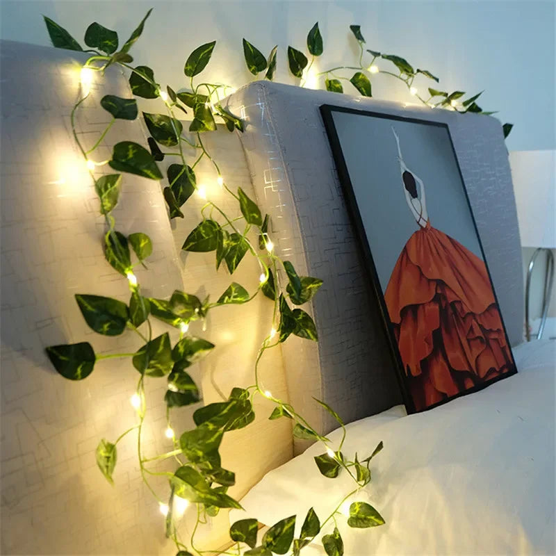 Guirnalda de luces con hojas verdes y flores, luces de hadas con enredadera artificial, alimentada por pilas, para árbol de Navidad y decoración del hogar