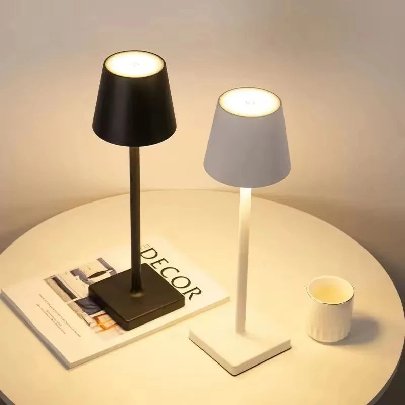 Lámpara de mesa LED recargable con interruptor táctil, 3 niveles de intensidad regulable. Iluminación ambiental creativa y decorativa para escritorios, bares y cenas.